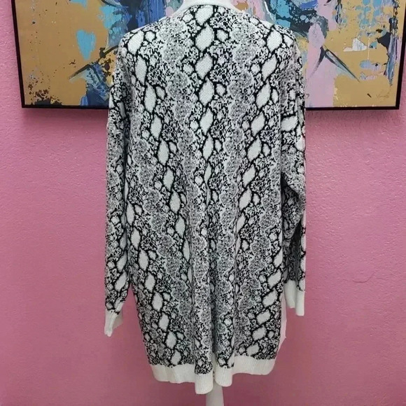 Snakeskin Long Cardigan/Sweater  - Picture 2 of 4